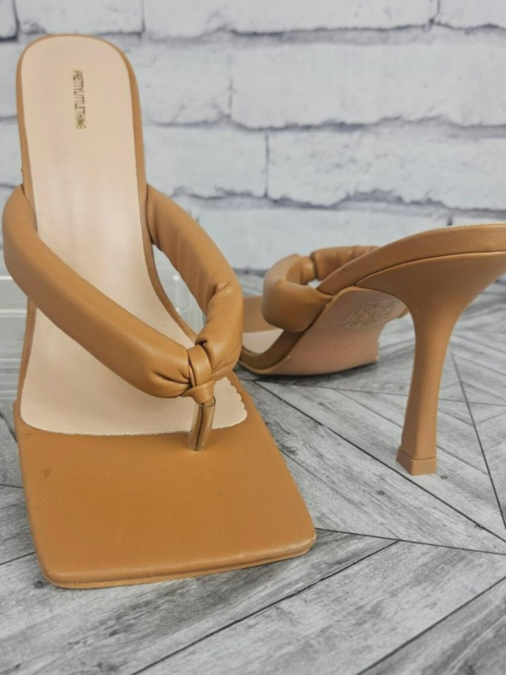 PrettyLittleThing Tan Thong Sandals Square Toe Stiletto Heels Womens 6 Y2K